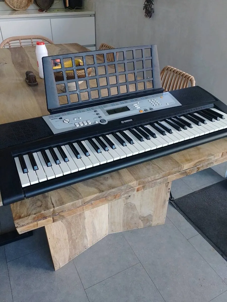 Yamaha ypt-200 postage available - Image 1