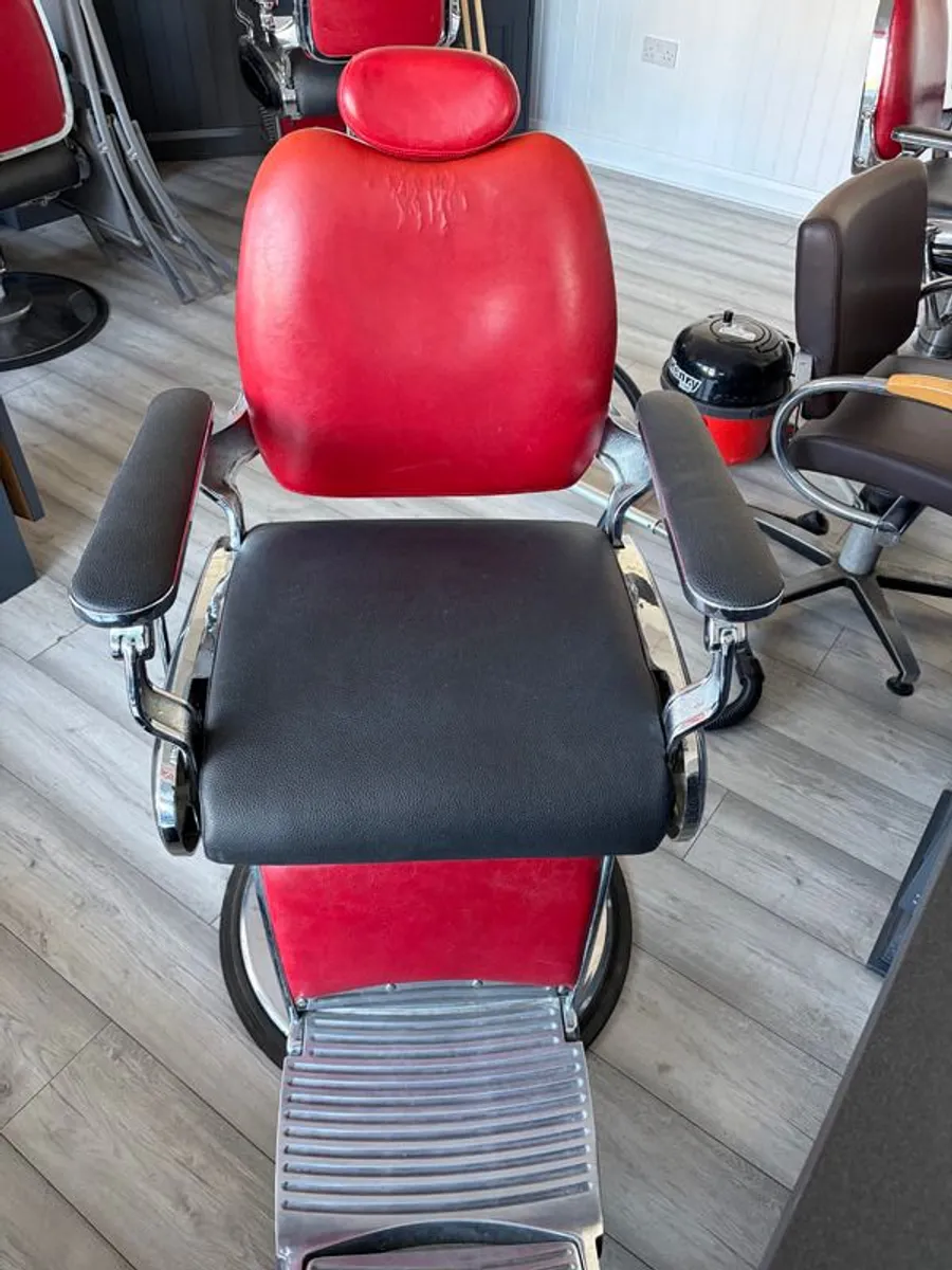 5 Barbers Chairs for immediate sale - Image 1