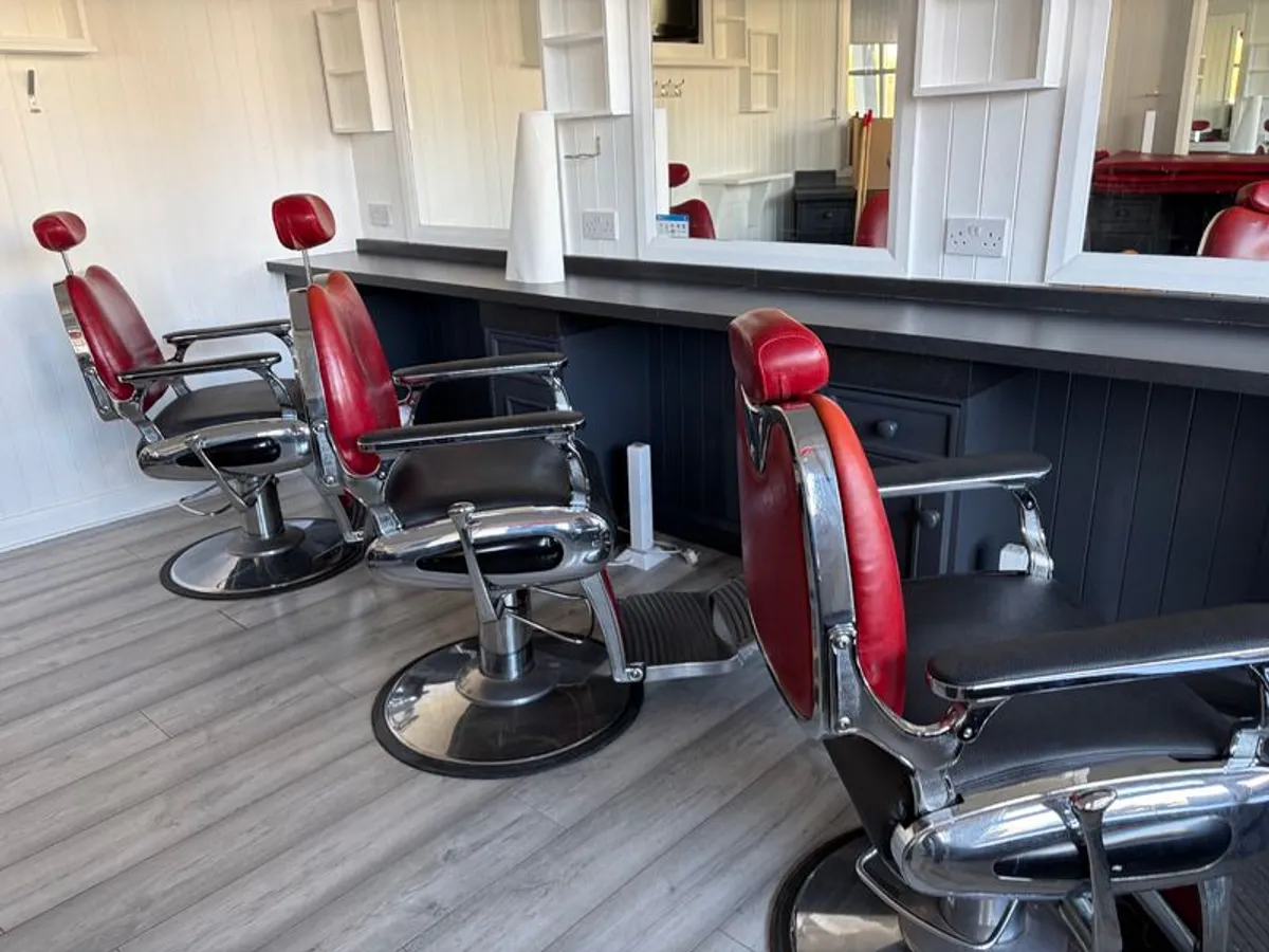 5 Barbers Chairs for immediate sale - Image 2