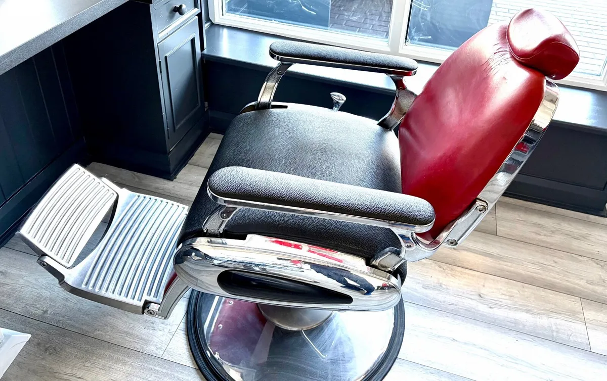 5 Barbers chairs for Sale - Image 3