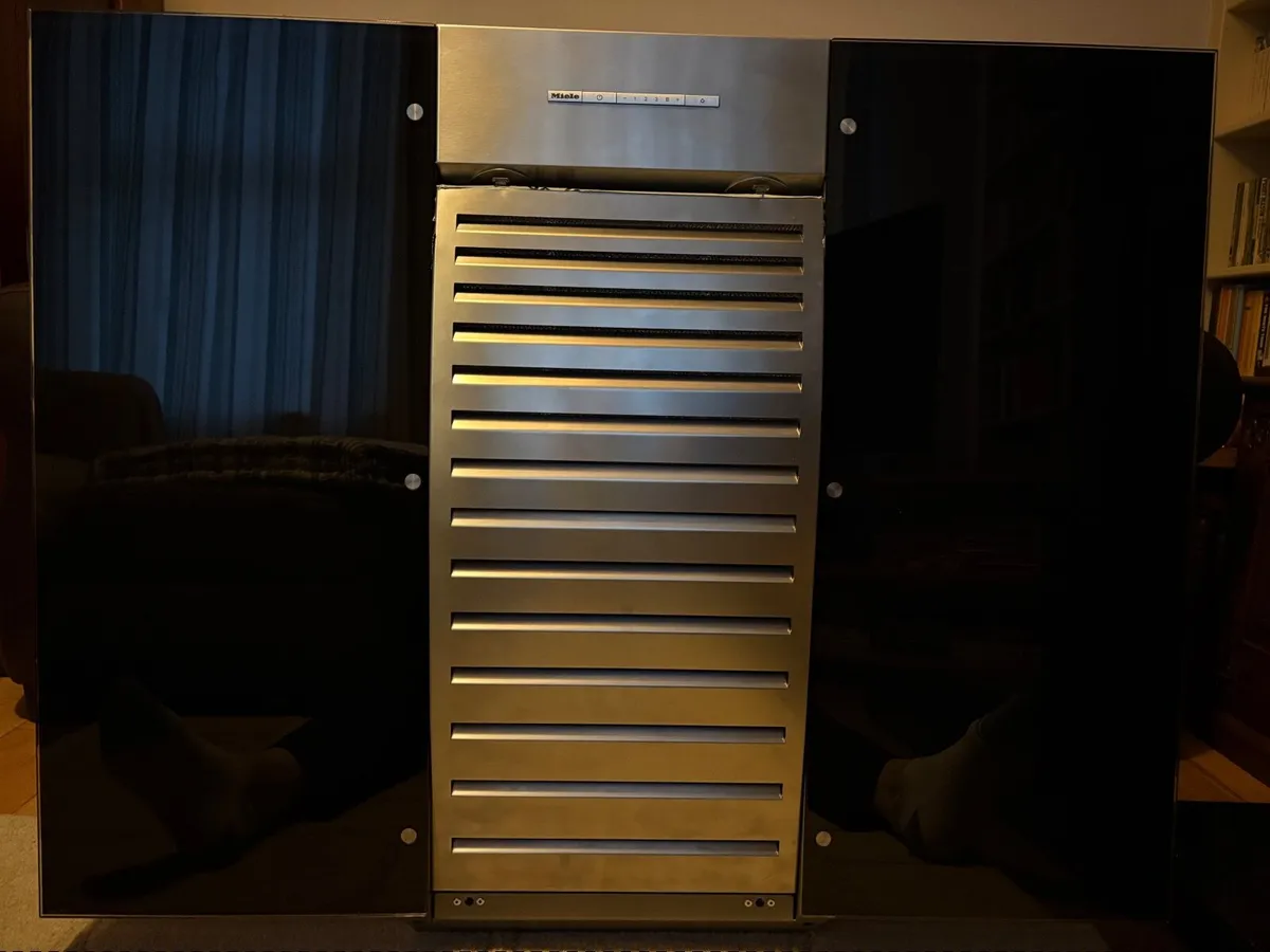 Extractor hood (kitchen) - Image 1