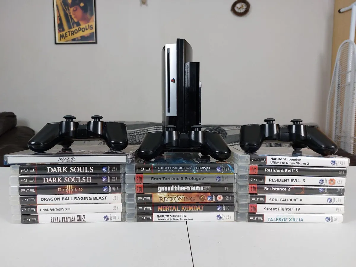 Playstation 3 + 20 games + 3 controllers - Image 2