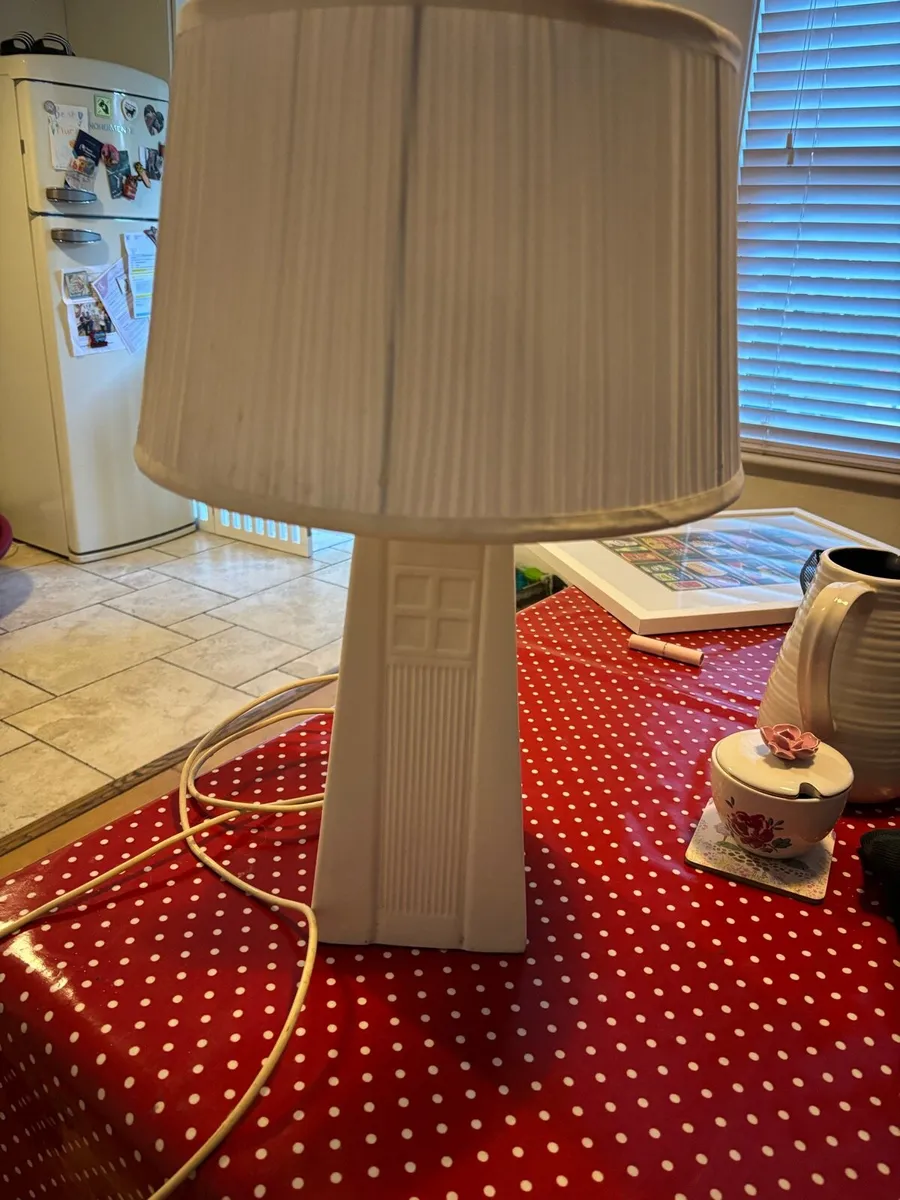 Large Beeleek lamp - Image 1