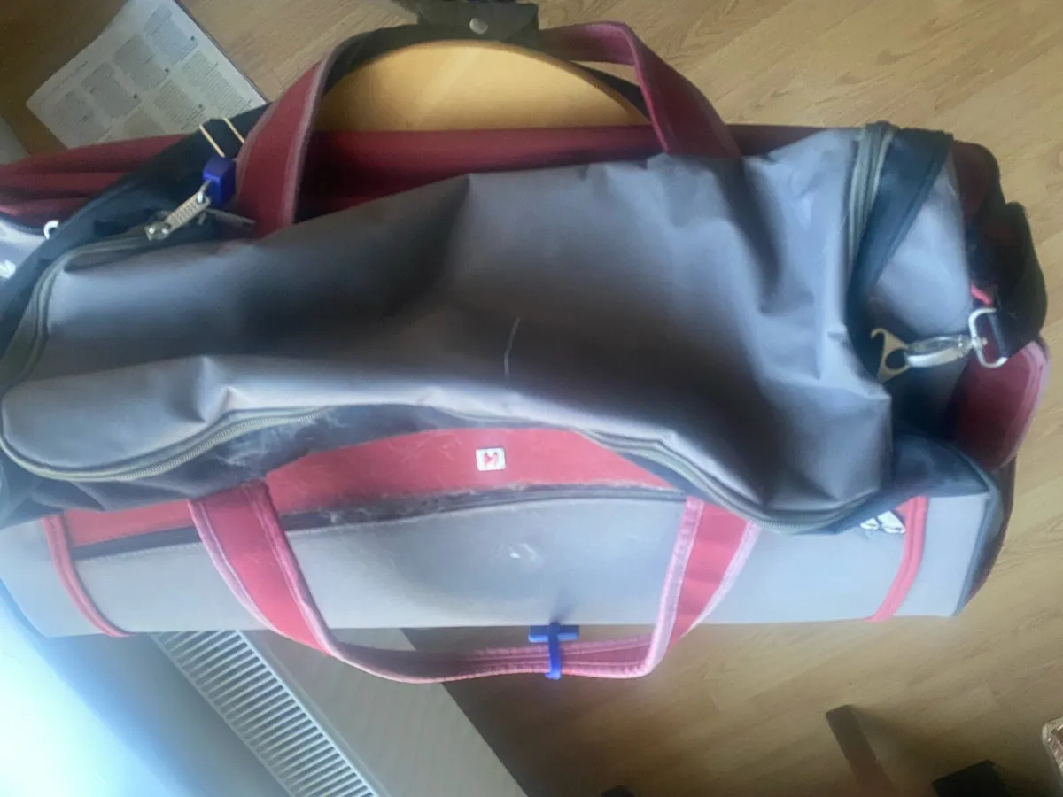 Large traveling bag - Image 1