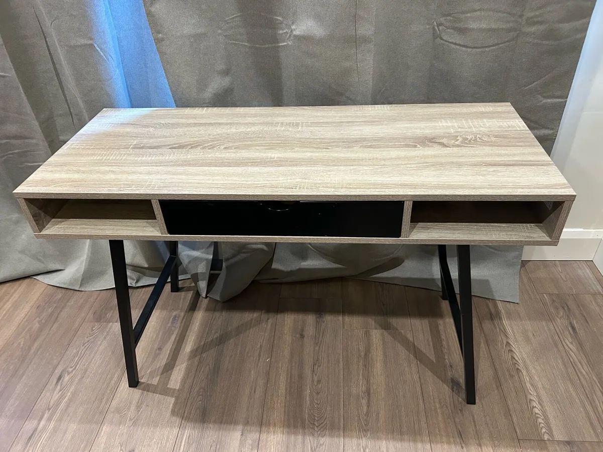 Desk with drawer - Image 1