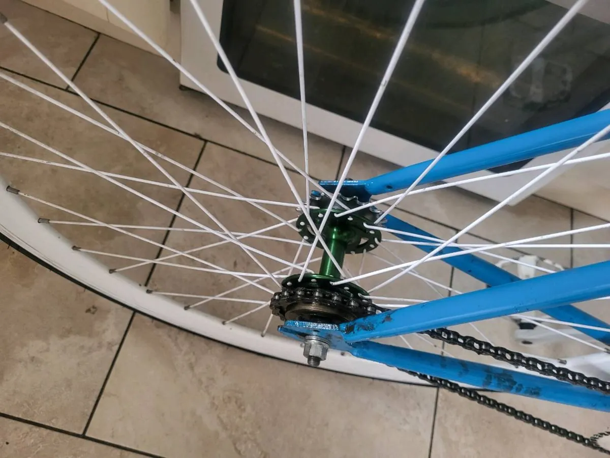 Mens fixi bike - Image 4