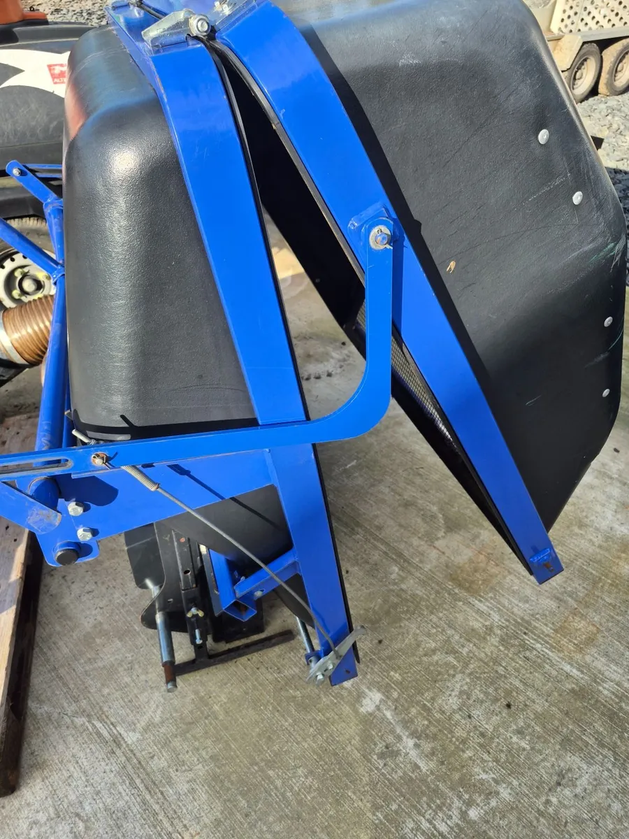 Iseki Mower Deck & Collector Box – TXG23 - Image 2