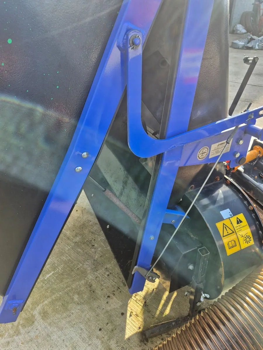 Iseki Mower Deck & Collector Box – TXG23 - Image 4