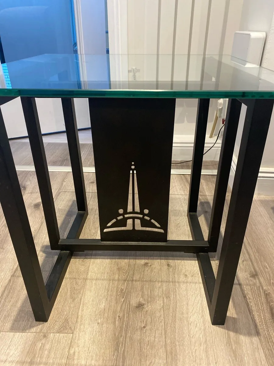 Table/ lamp / side table - Image 1