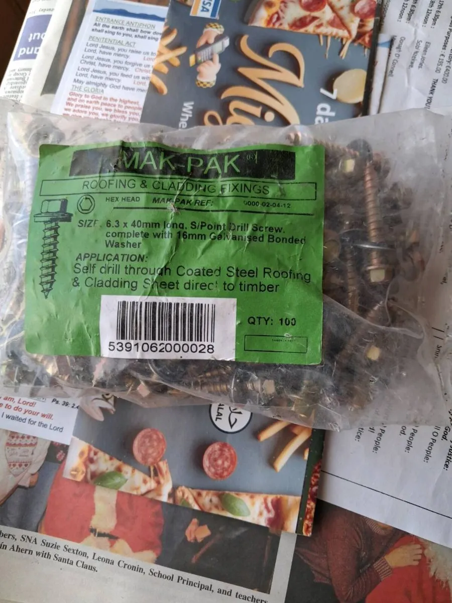 1. Bag 6.3 x 44mm self drilling fixings