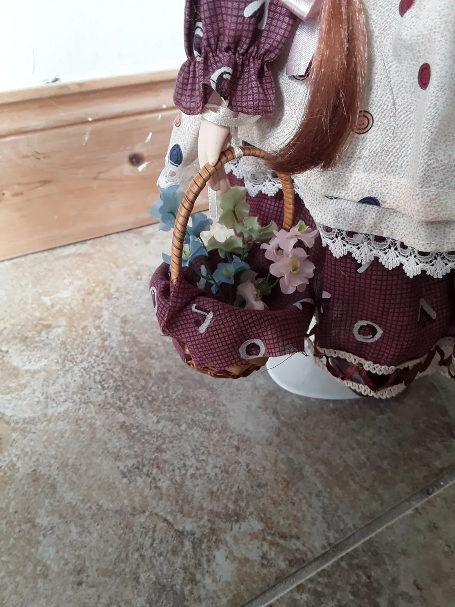 Lovely selection of porcelain dolls - Image 3