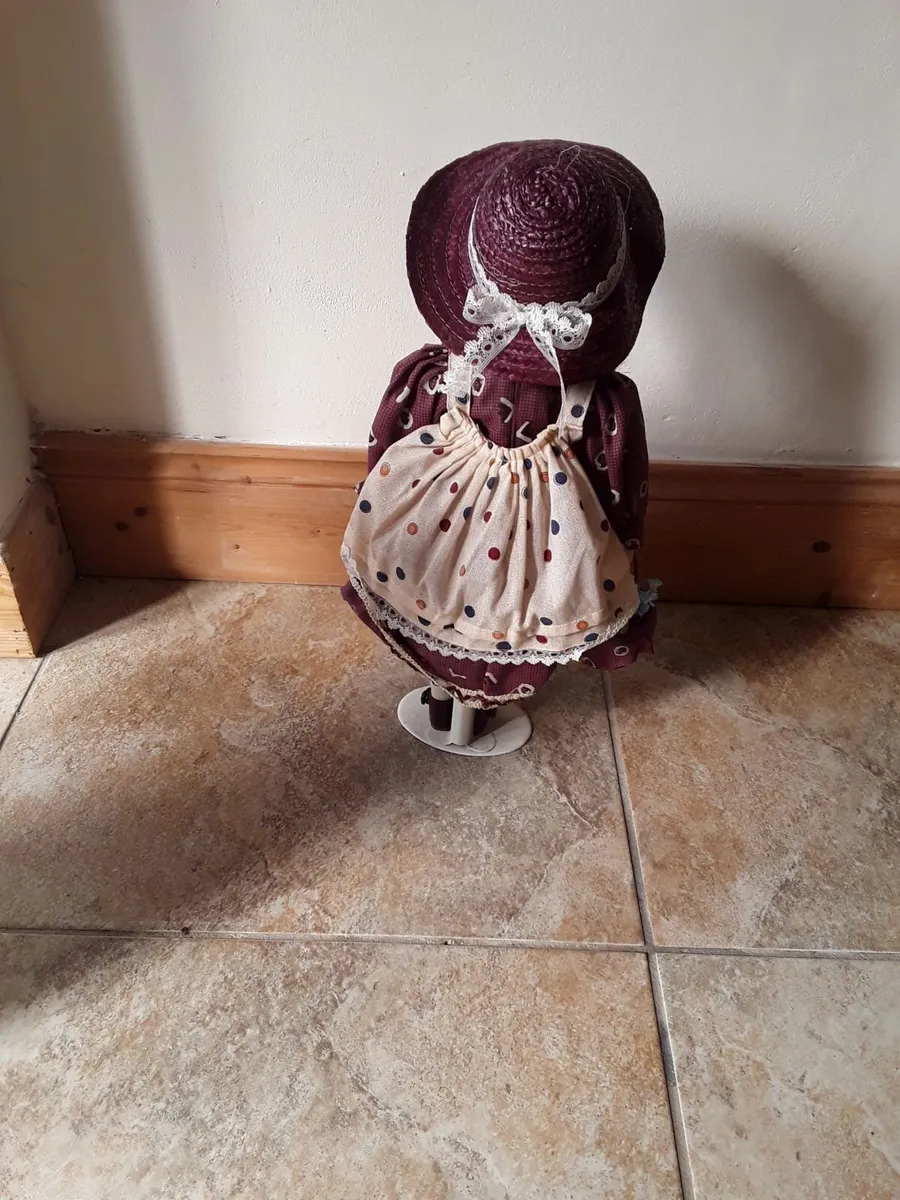 Lovely selection of porcelain dolls - Image 4