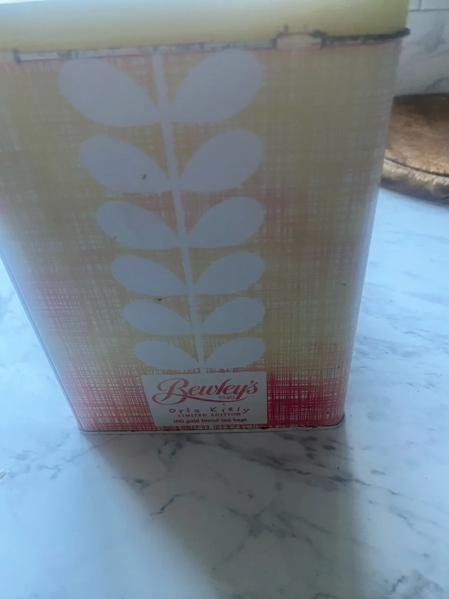 Bread bin and biscuits tins - Image 2