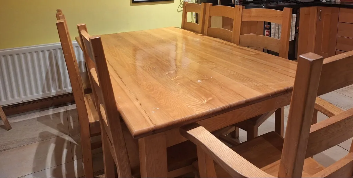 Solid pine kitchen table and chairs - Image 3