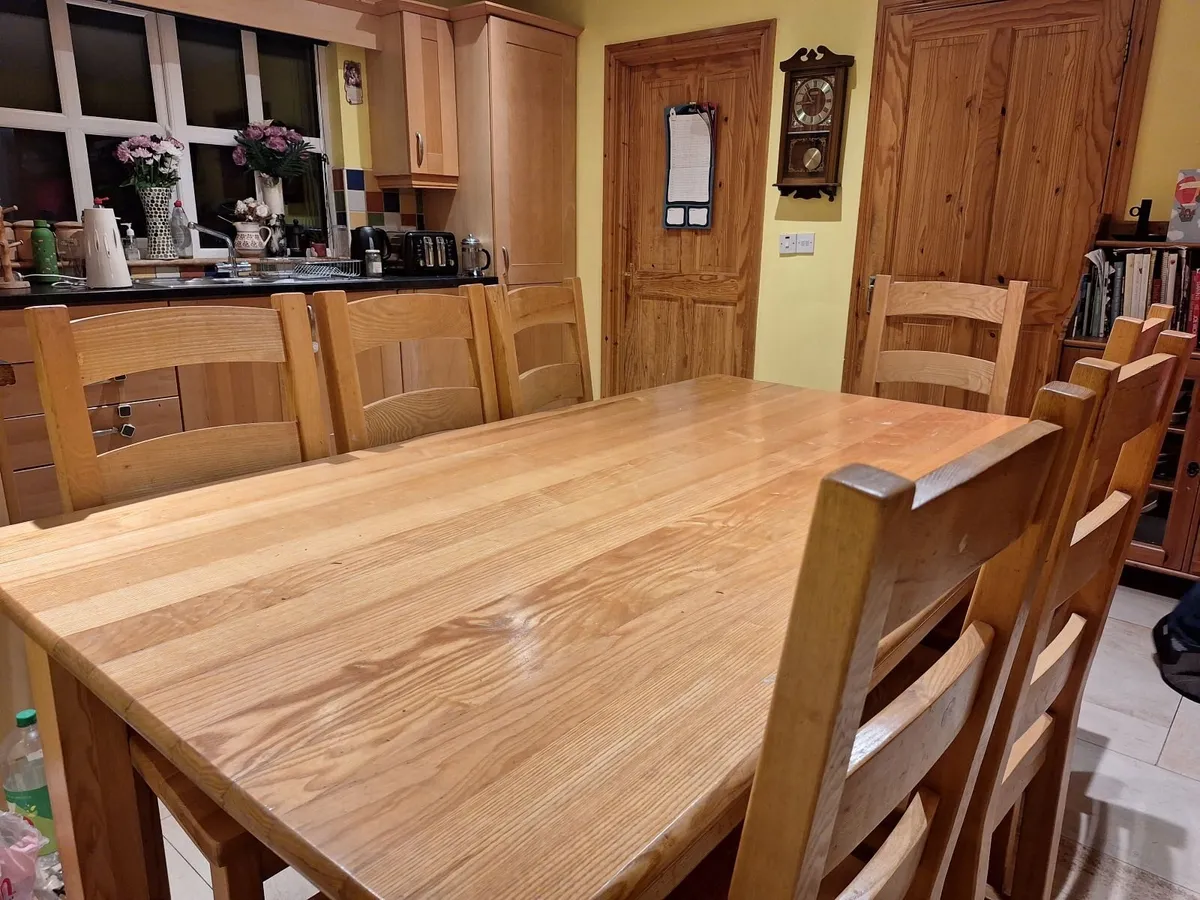 Solid pine kitchen table and chairs - Image 1