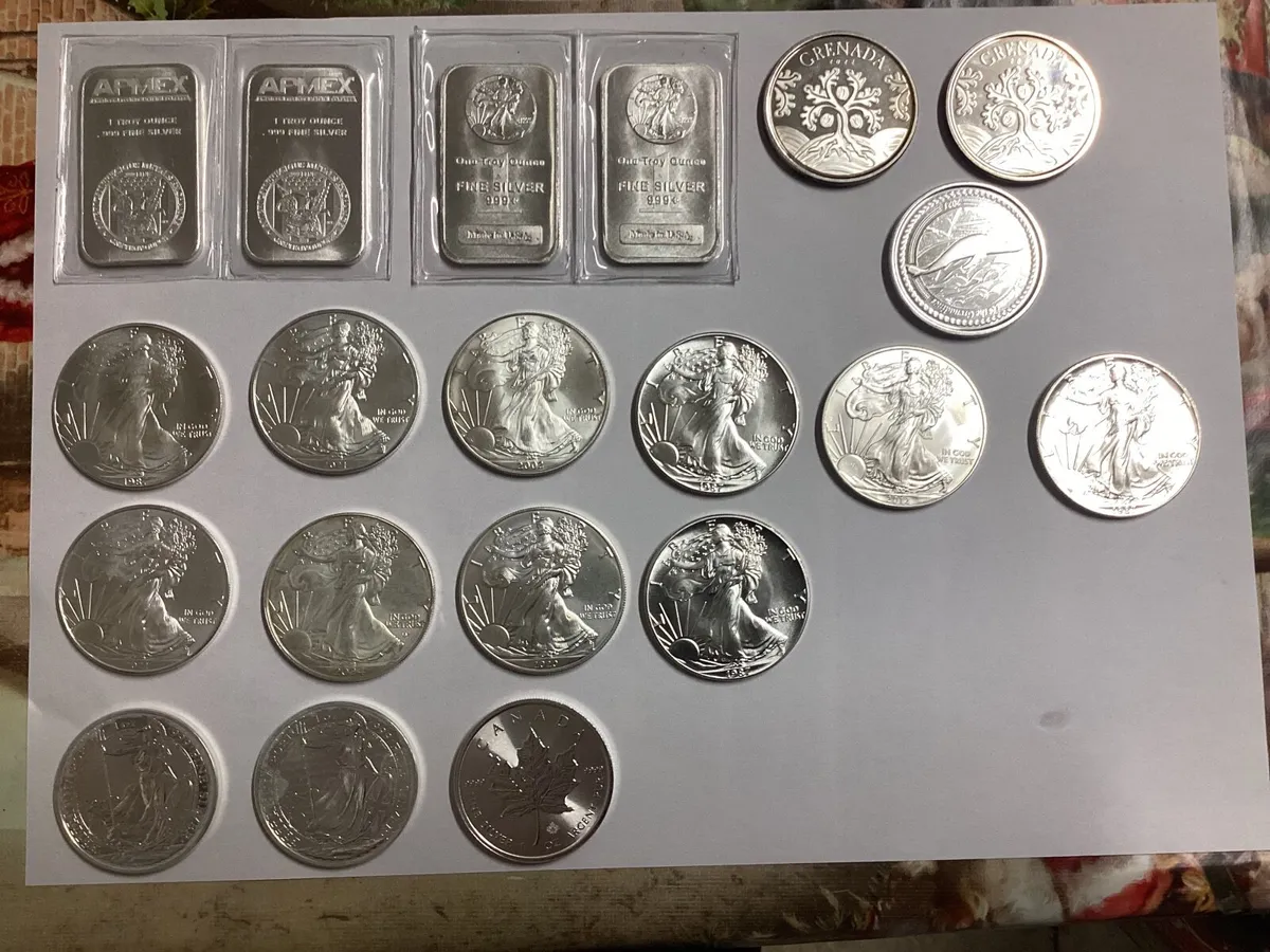 Silver bullion coins and bars - Image 1