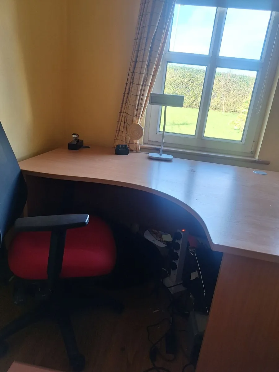 Office desk, office chair and set of drawers - Image 1
