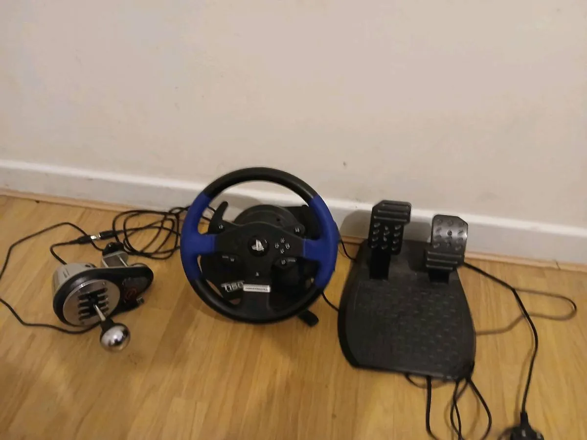 Gaming steering wheel - Image 1