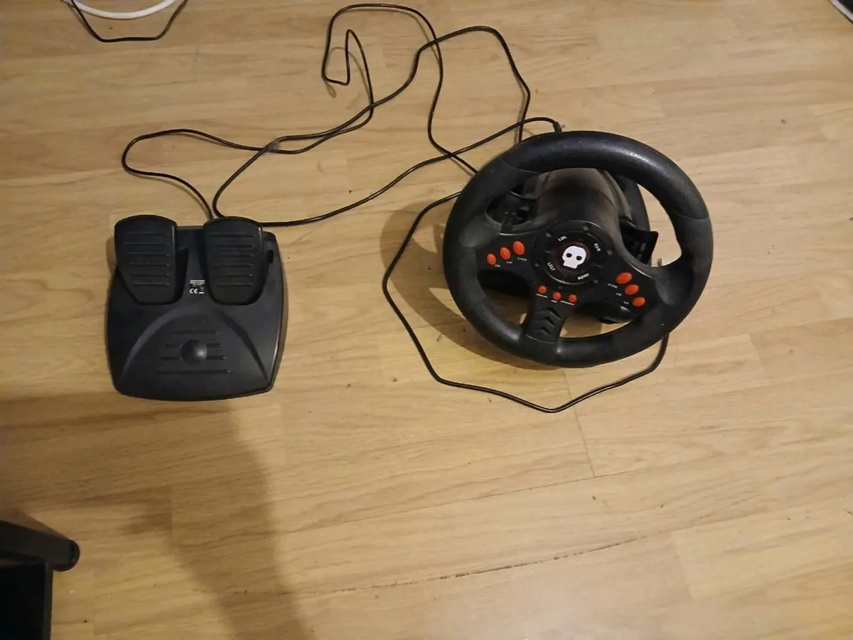 Gaming steering wheel - Image 1