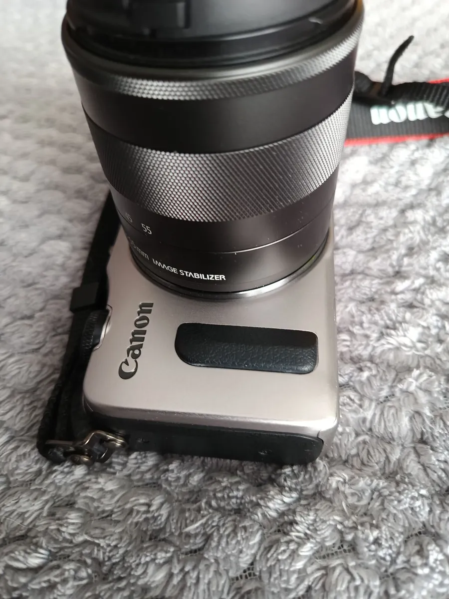 Canon Eos M + kit lens - Image 1