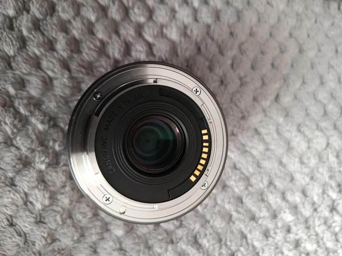 Canon Eos M + kit lens - Image 2