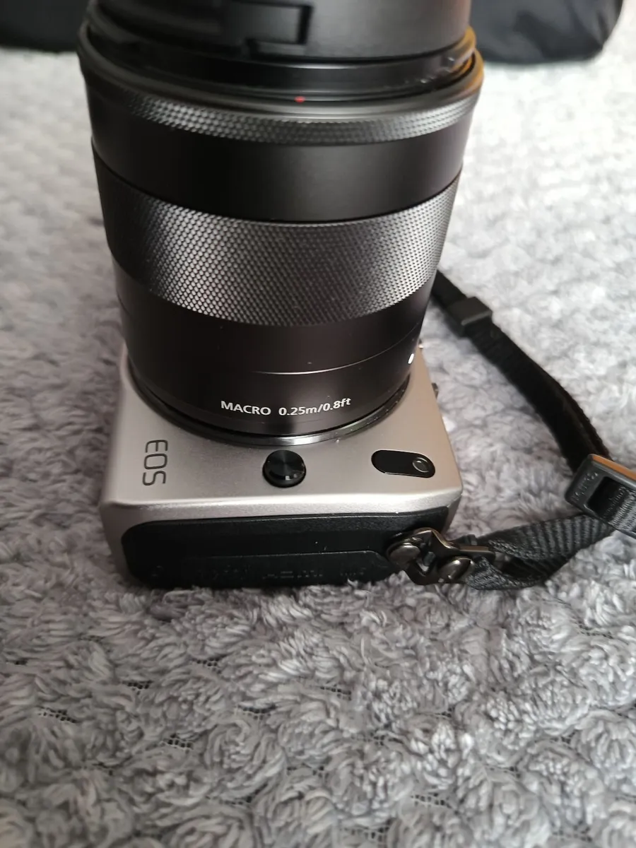 Canon Eos M + kit lens - Image 3