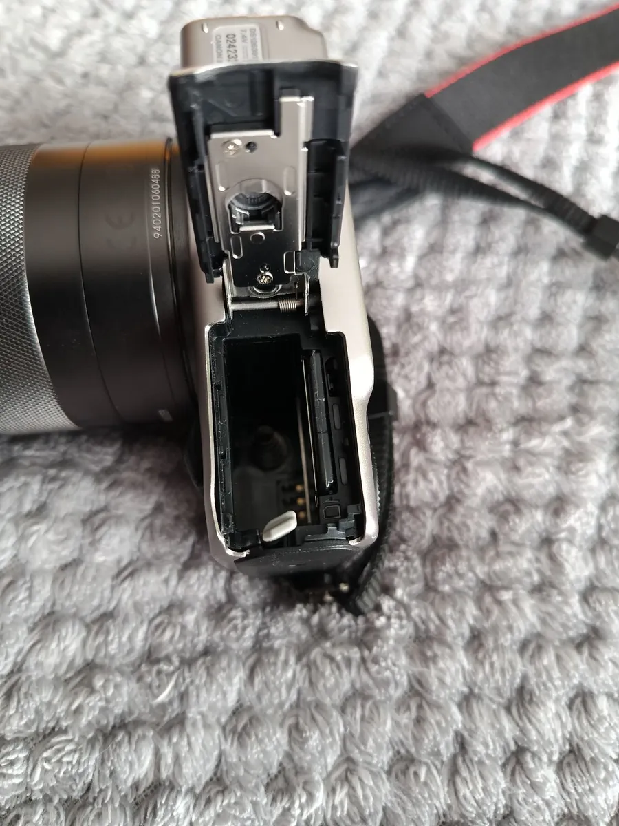 Canon Eos M + kit lens - Image 4