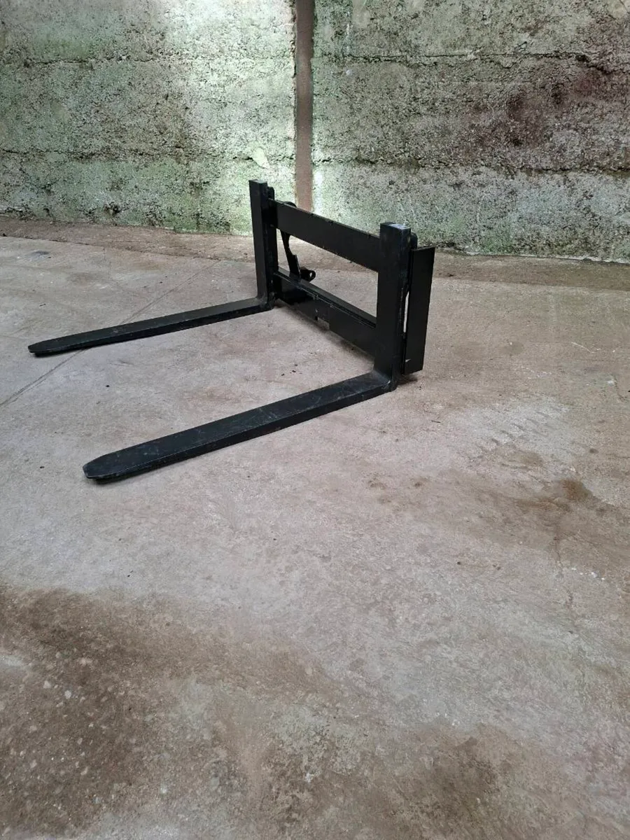 Pinnacle Fabrication Pallet Forks - Image 1