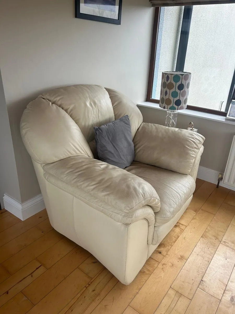 Cream Leather suite - Image 2