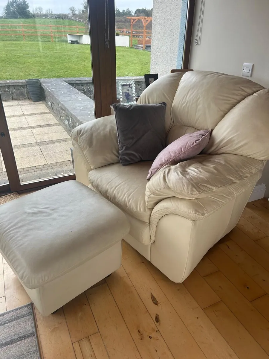 Cream Leather suite - Image 3