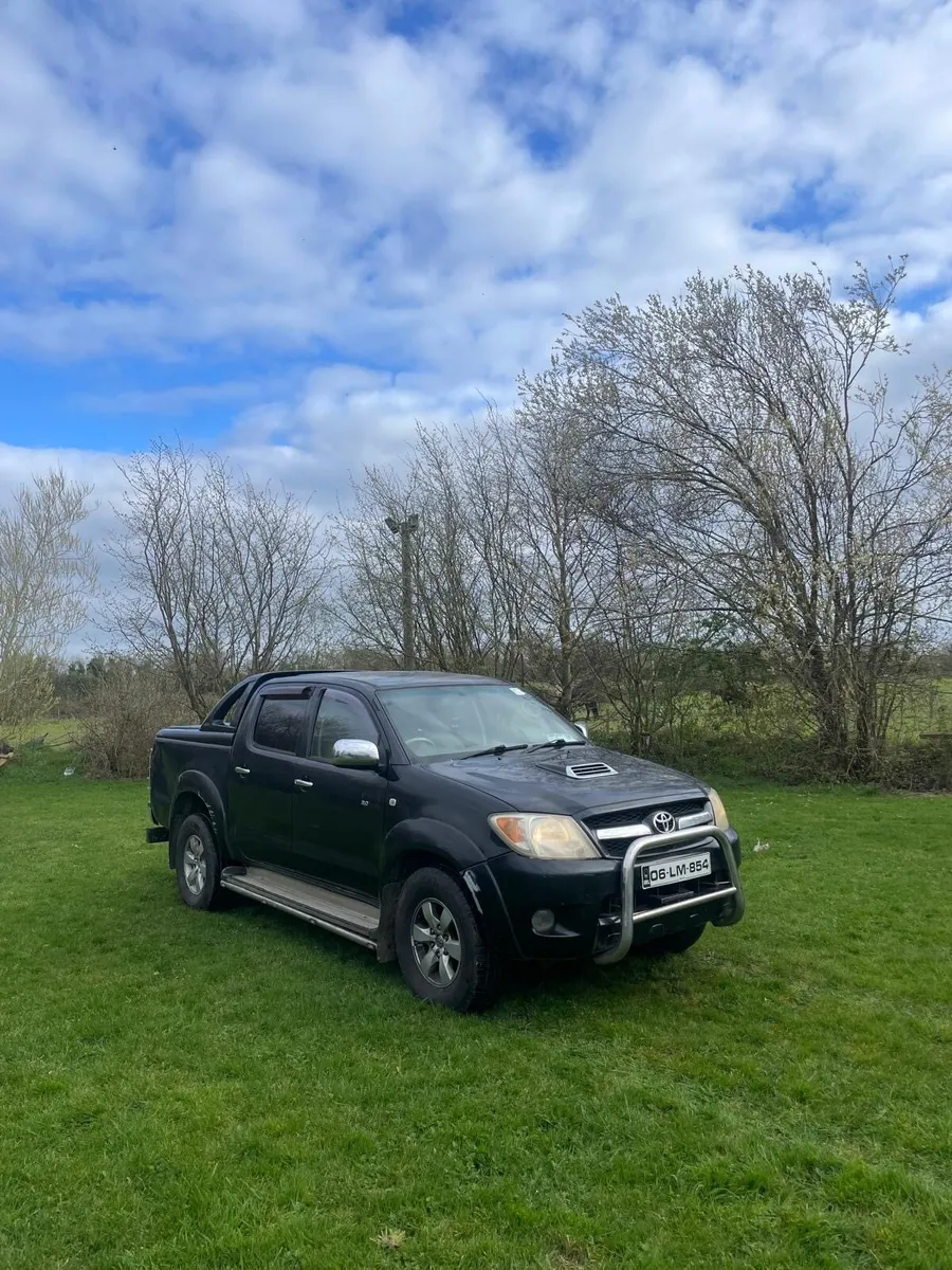 Toyota Hilux Vigo - Image 1