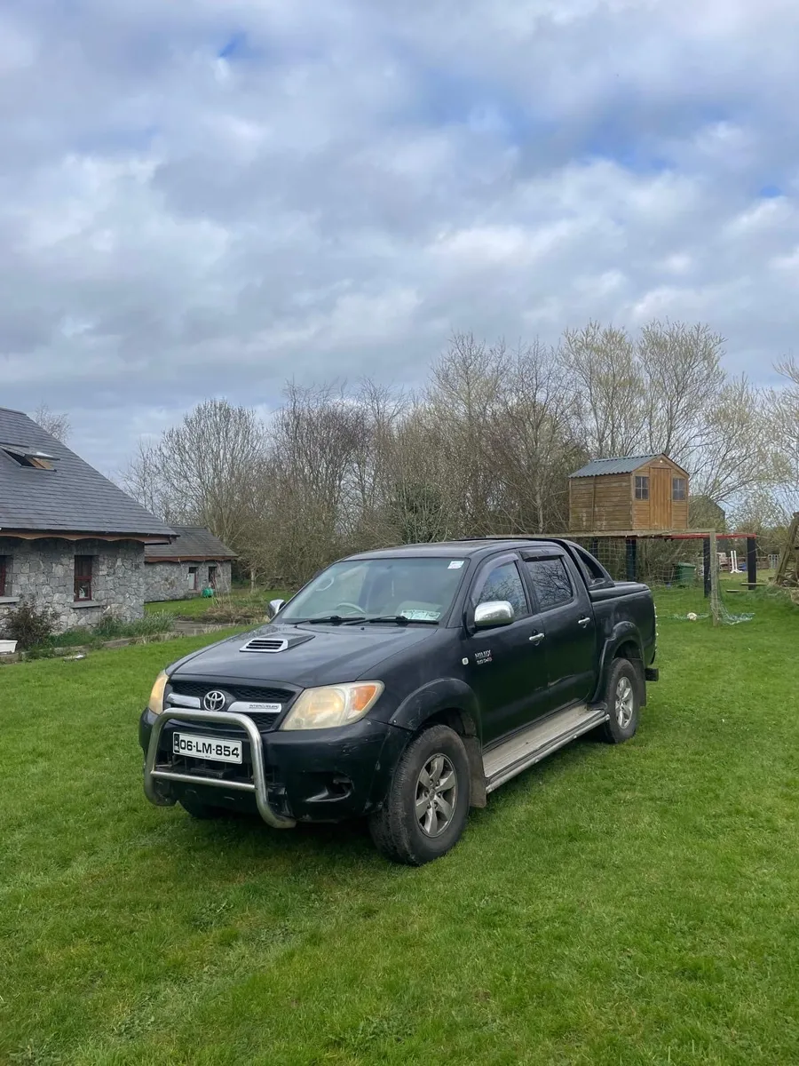 Toyota Hilux Vigo - Image 4