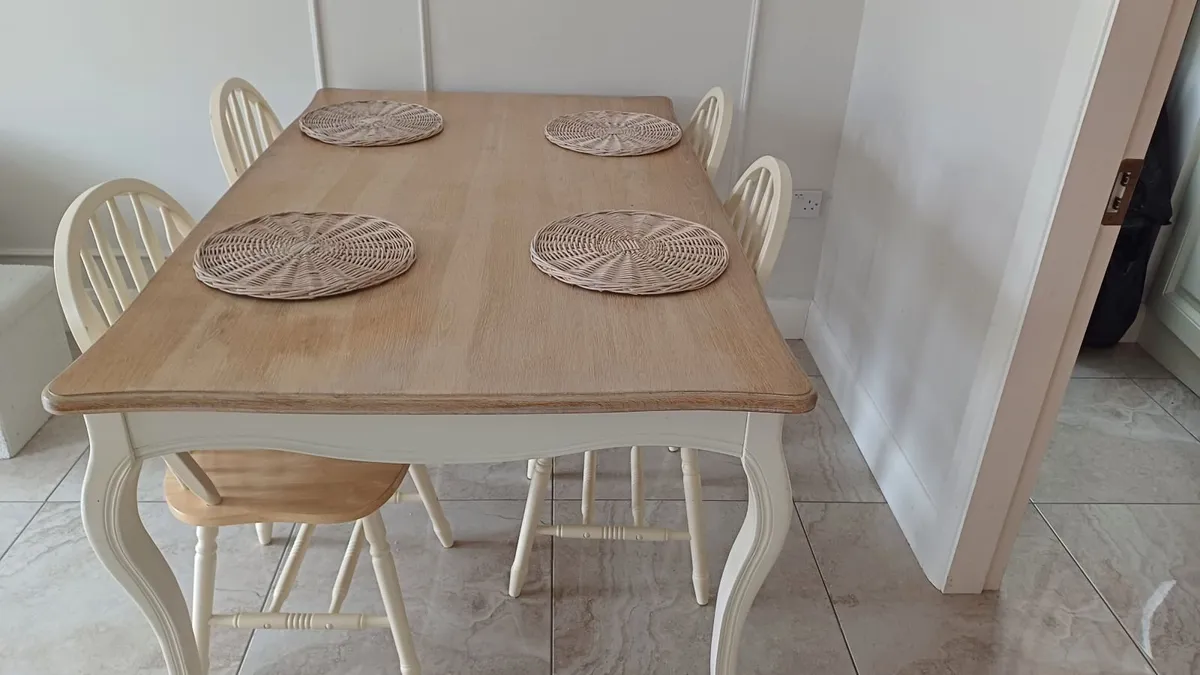 Dining table - Image 2