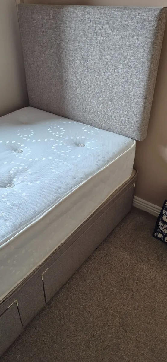 A single bed - Image 2