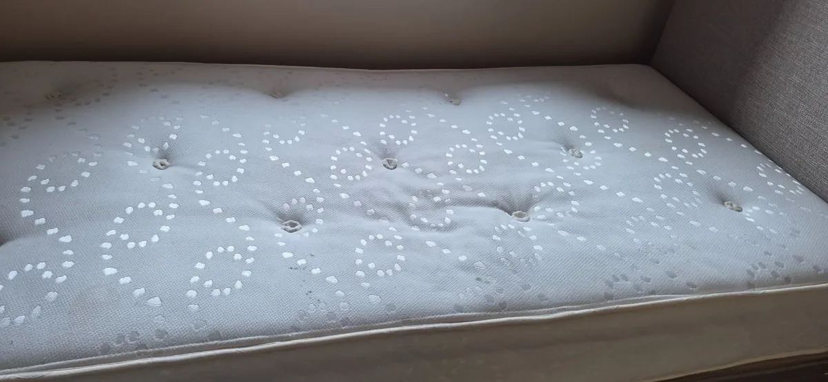 A single bed - Image 1