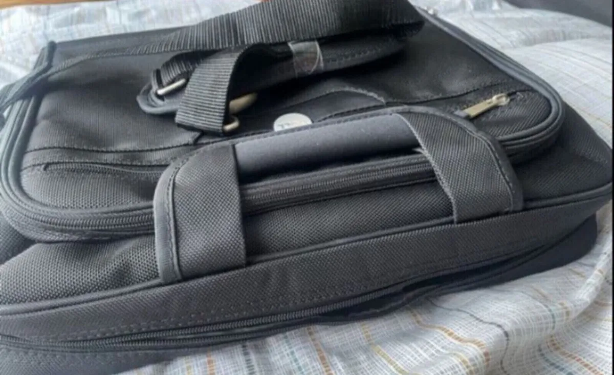 Laptop bags 16 euro each - Image 4