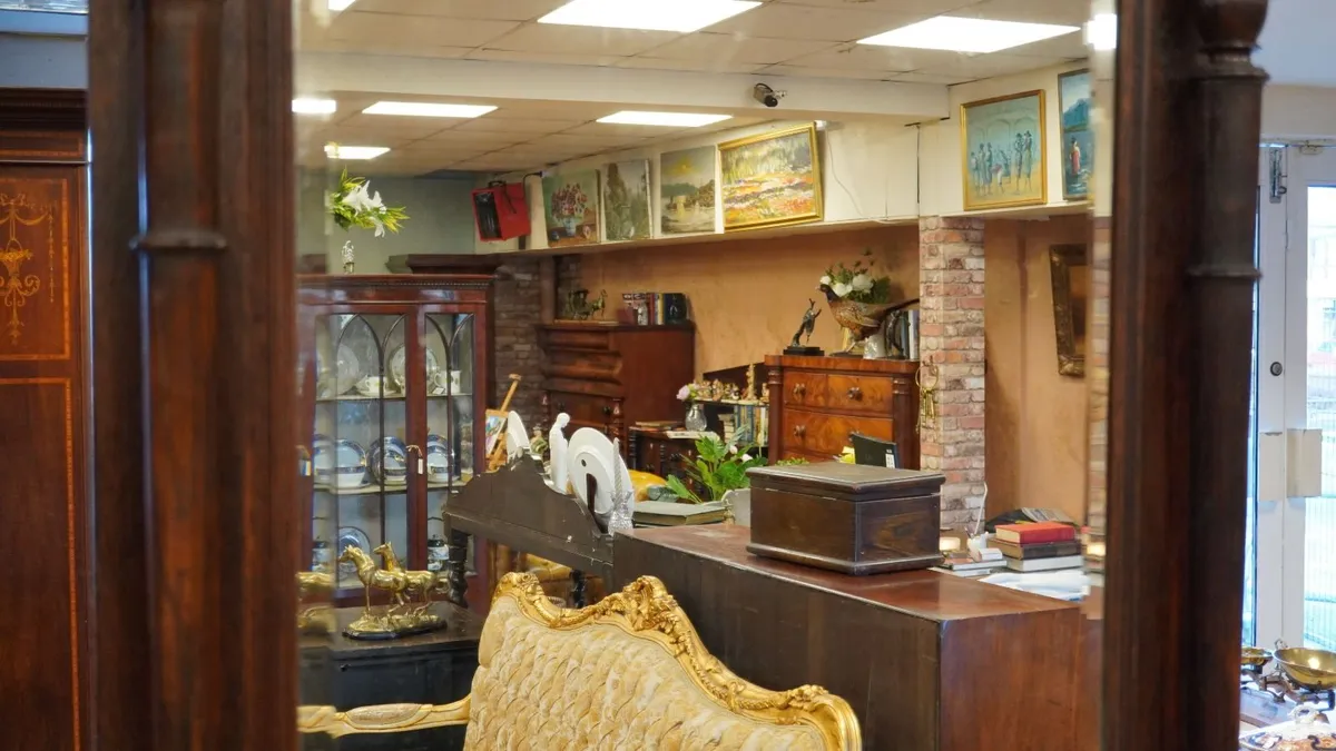 Antique Gothic Revival Oak Hall Console with Mirro - Image 4