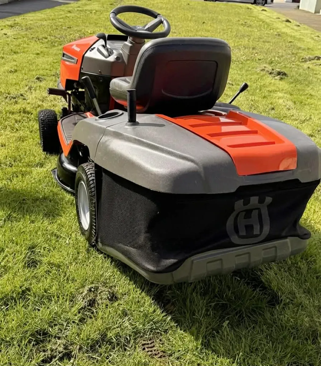 Husqvarna Ride on lawnmower - Image 3