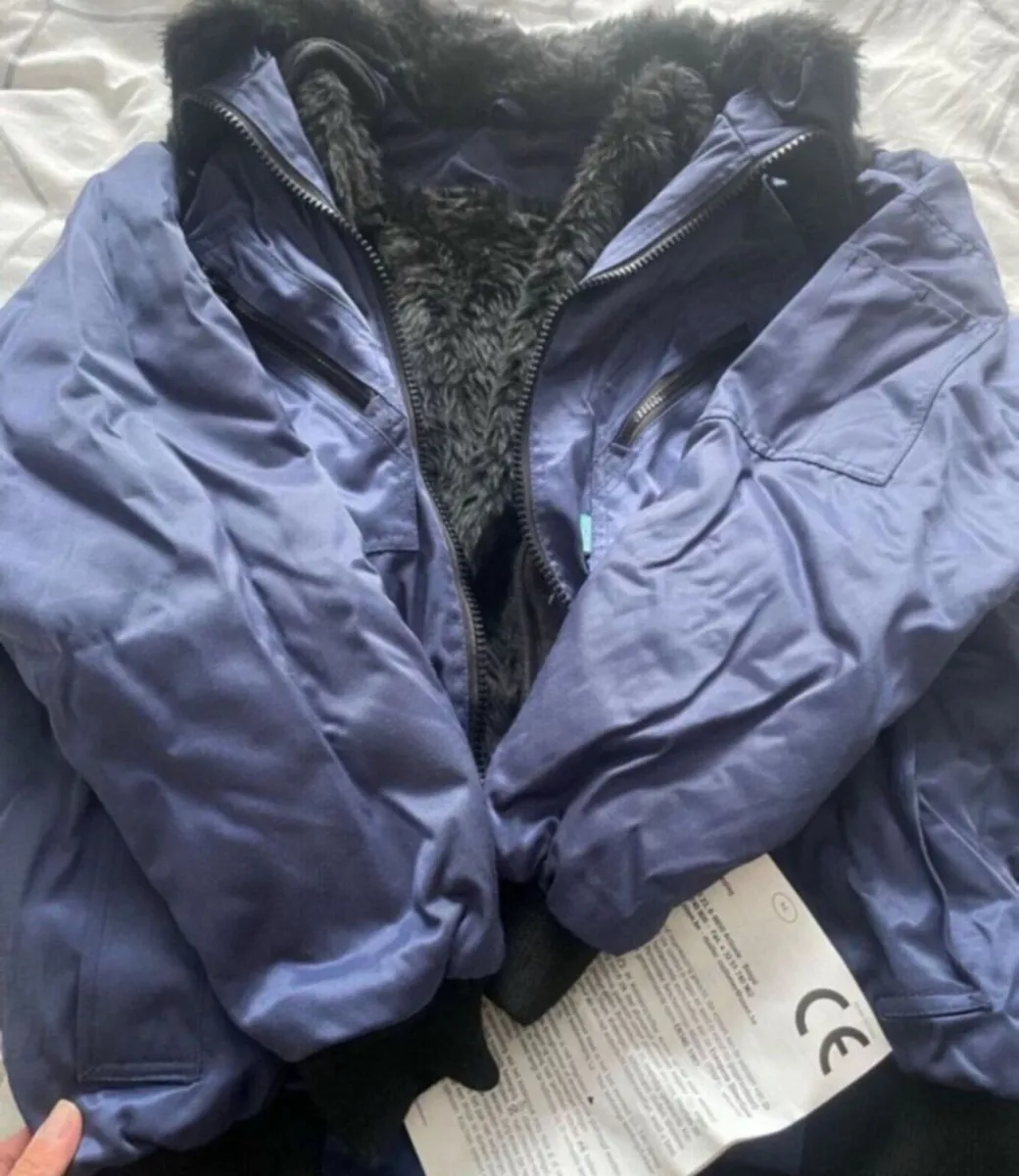 2 Convertible jackets vests and pants - Image 1