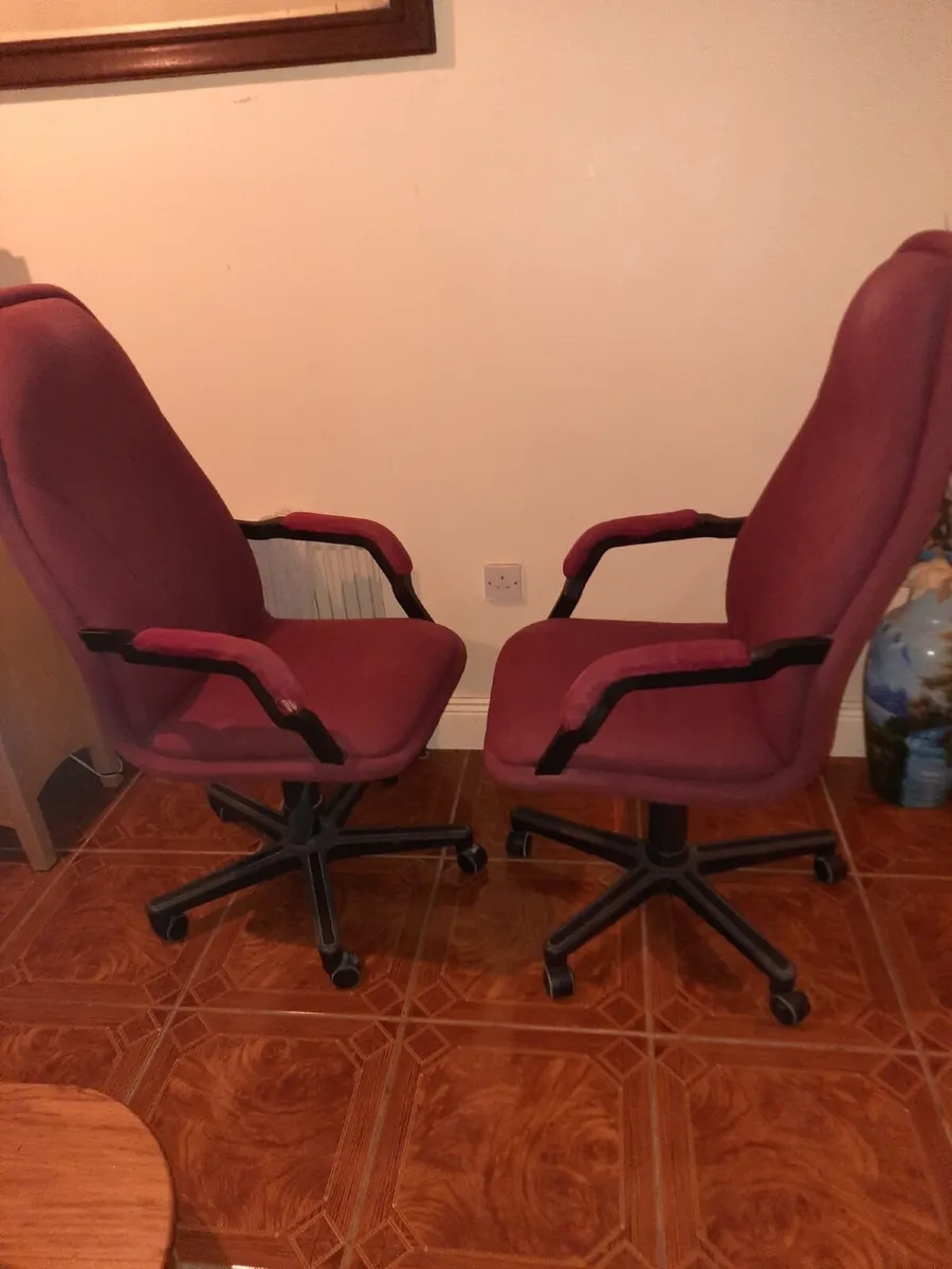 Pair of vintage office chairs - Image 1