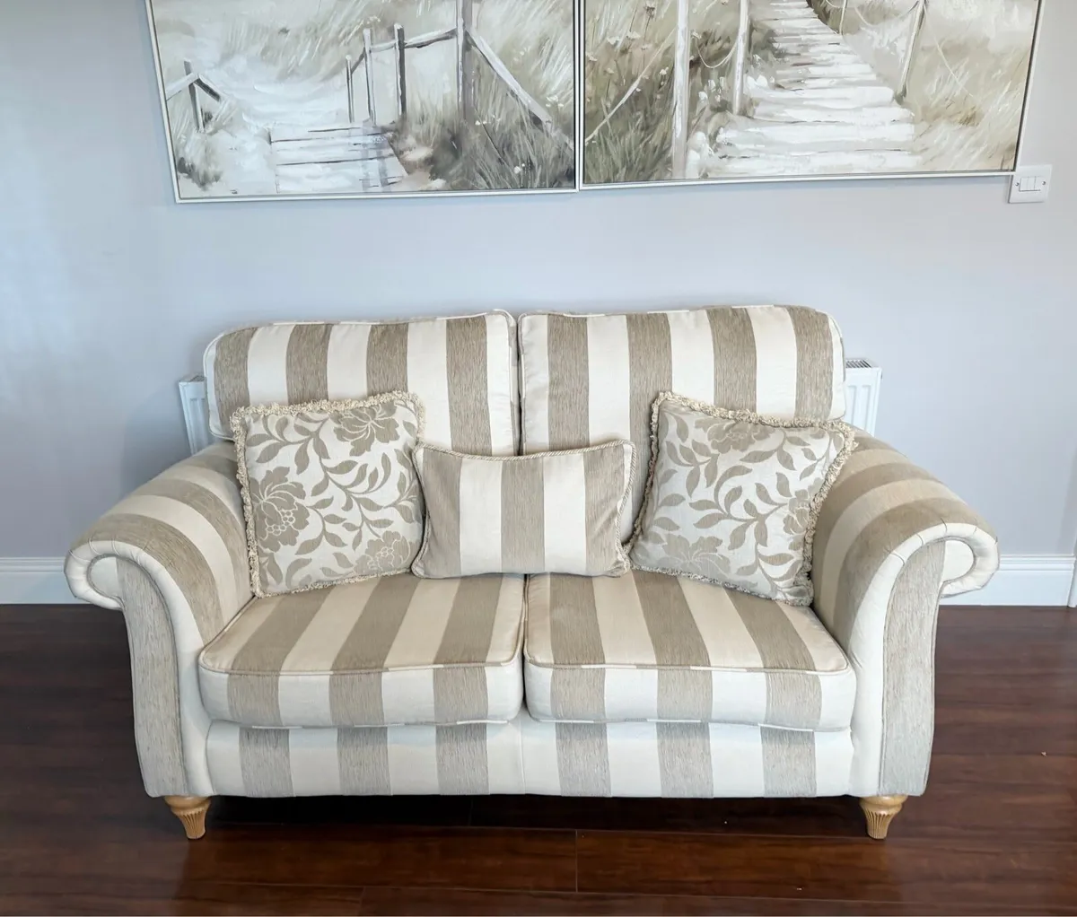 Stunning suite Like new - Image 1