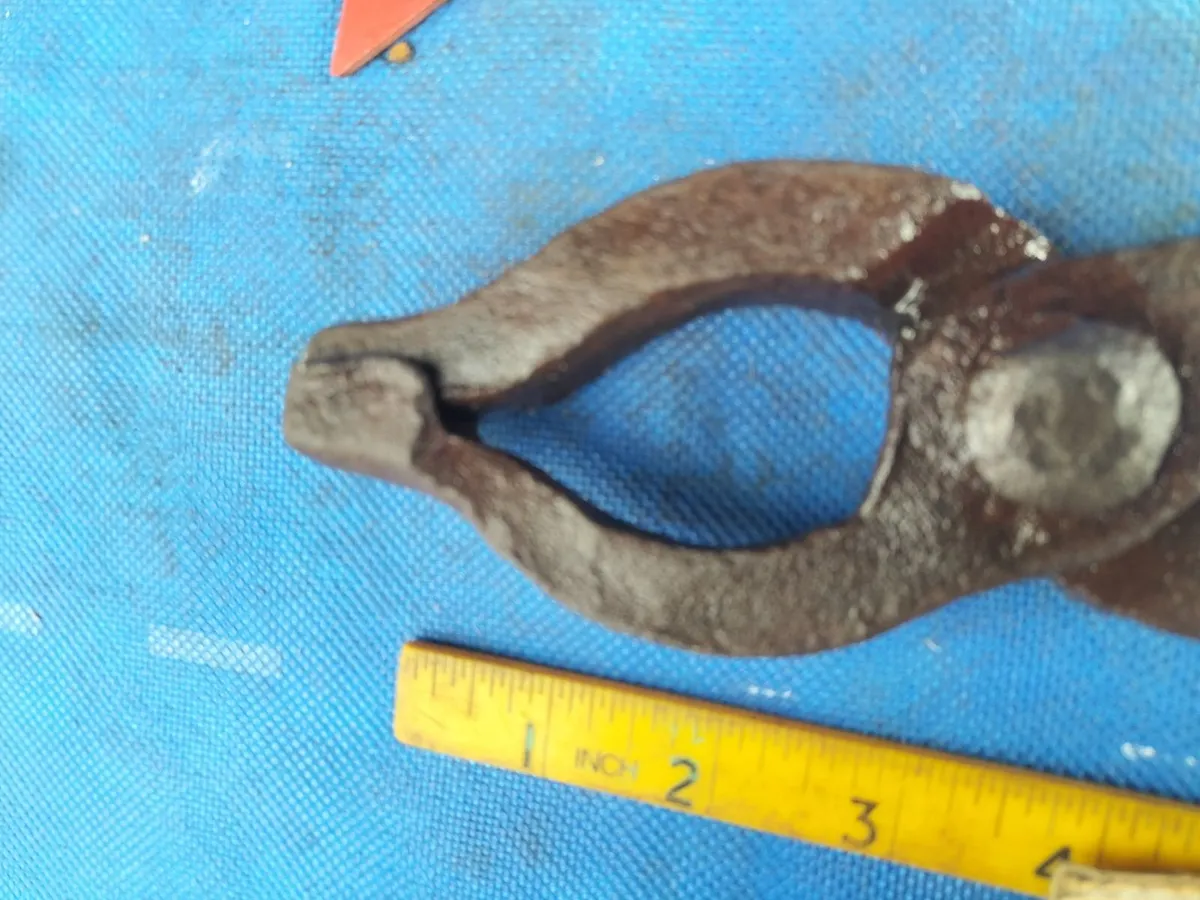 Blacksmiths Box Tongs - Image 4