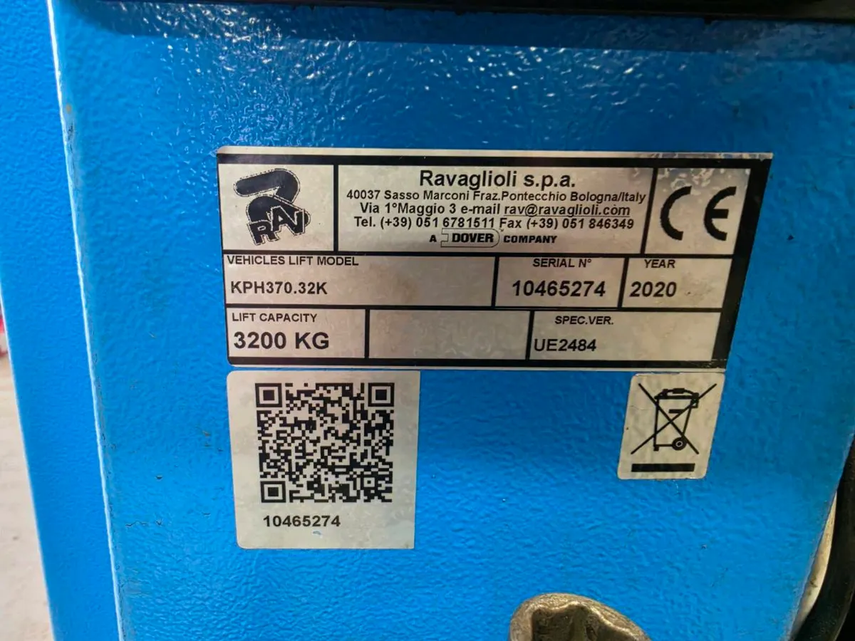 2 post single phase ravalogni lift. - Image 2