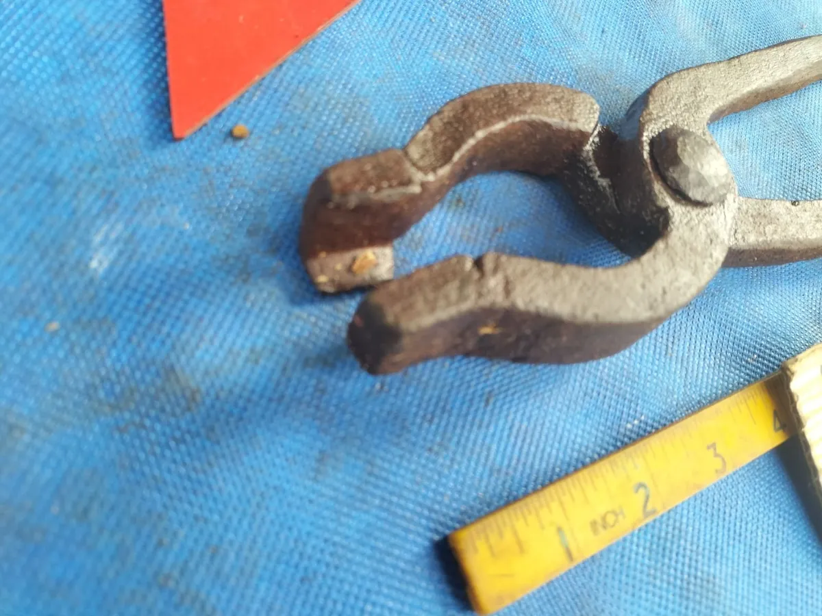 Blacksmiths Box Tongs - Image 3
