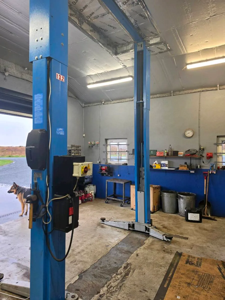 2 post single phase ravalogni lift. - Image 3