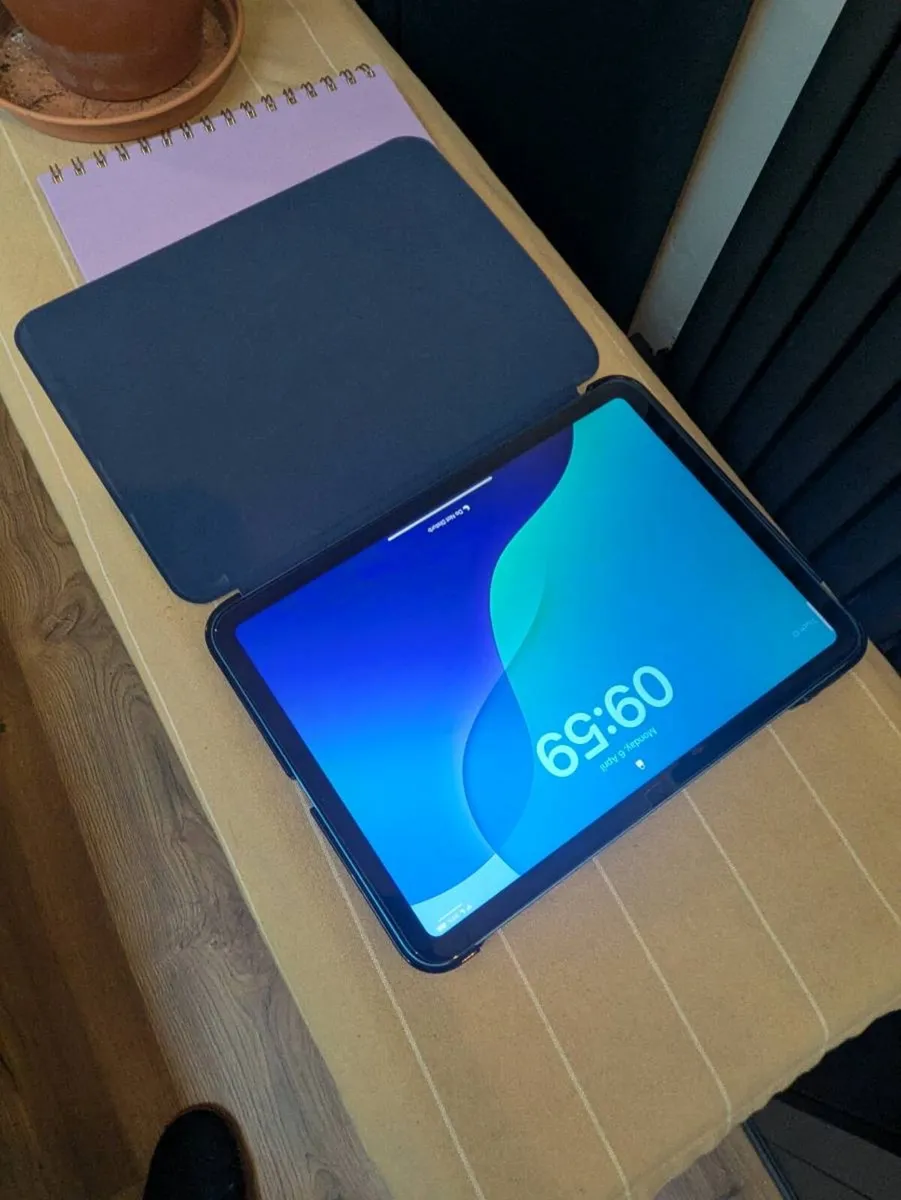 iPad 10th Gen, Logitech Keyboard Case & Cover - Image 4