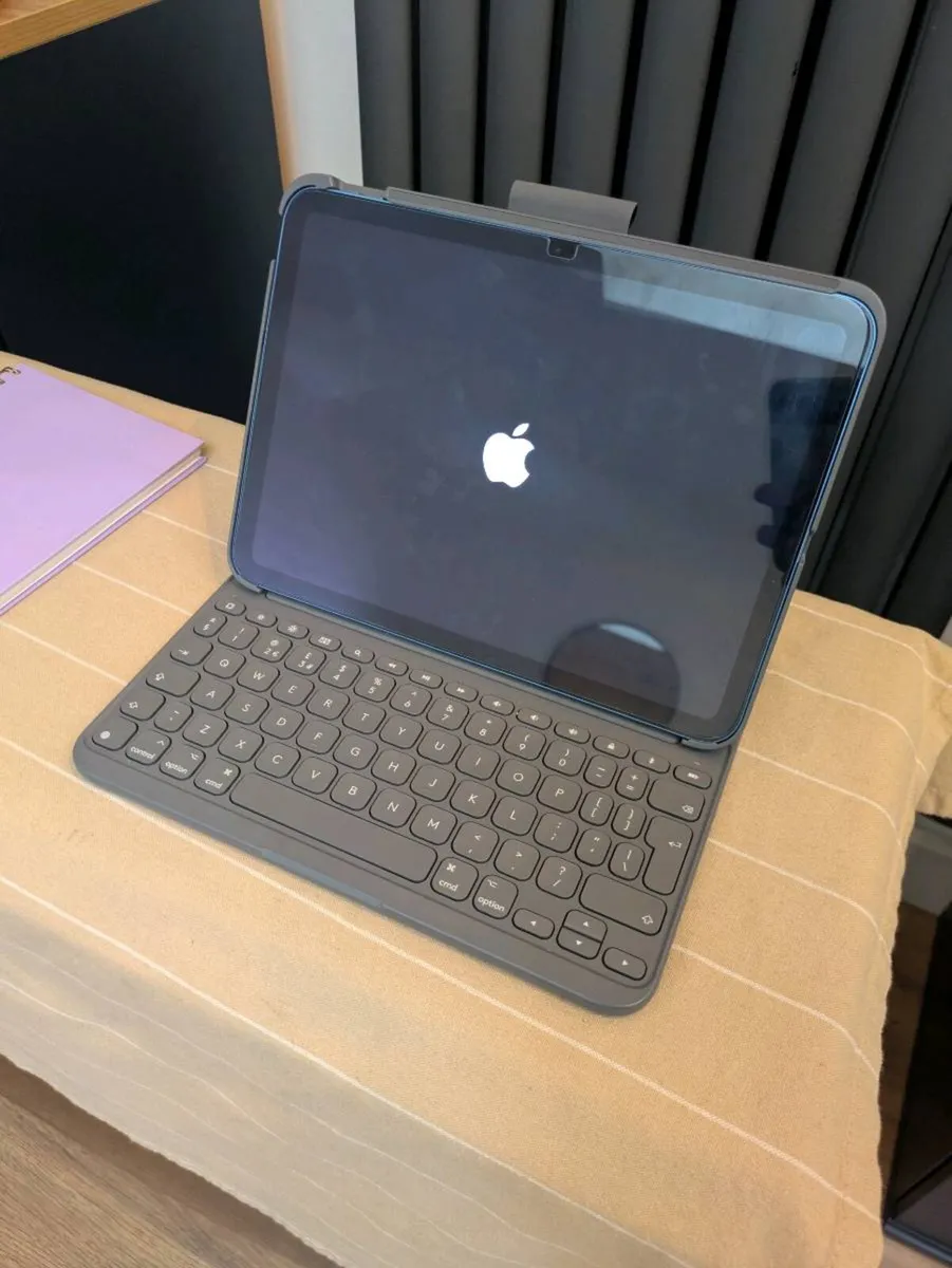 iPad 10th Gen, Logitech Keyboard Case & Cover - Image 1