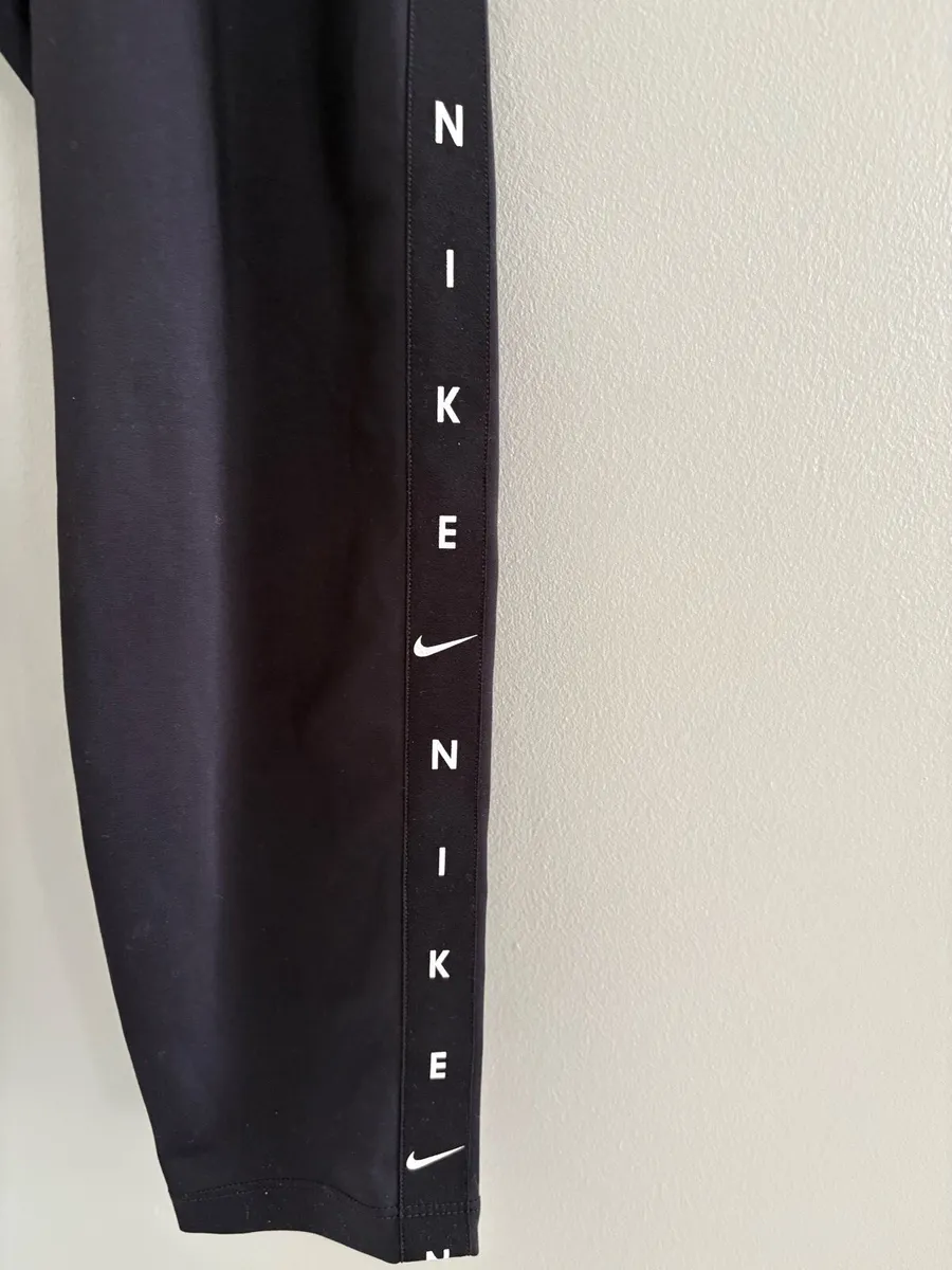 Nike bottoms - Image 3