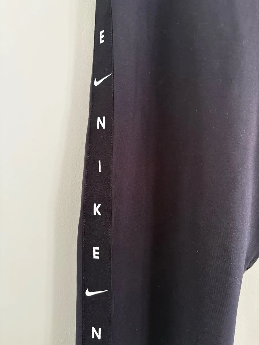 Nike bottoms - Image 4