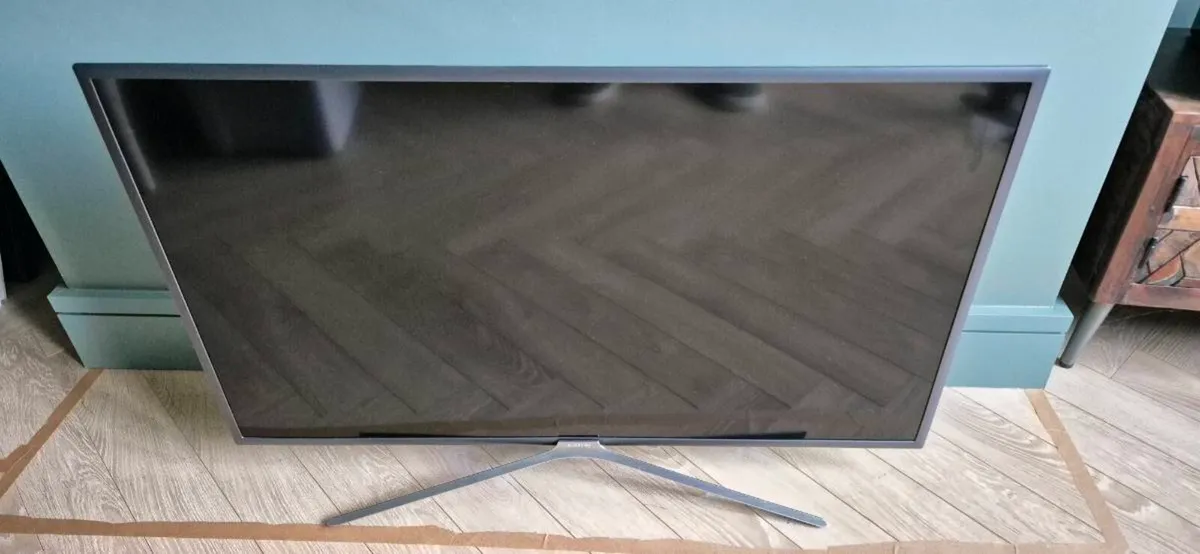 Samsung LCD Flatscreen TV - Image 1